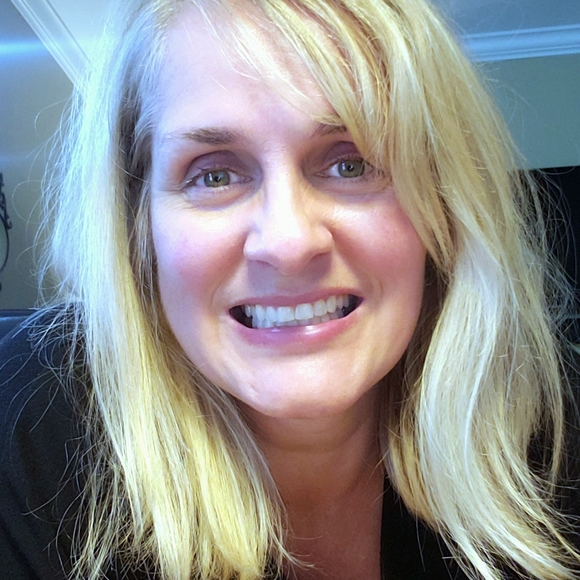 Meet your Posher, Kris - Picture 1 of 1